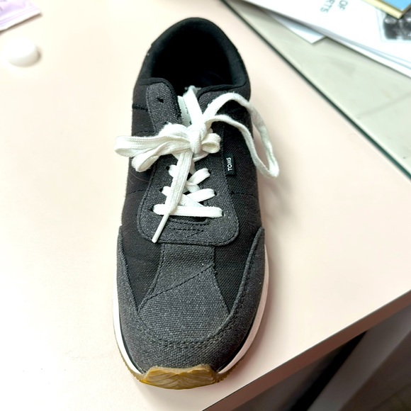 Toms Shoes - Women’s Toms Sneakers 8.5 worn once